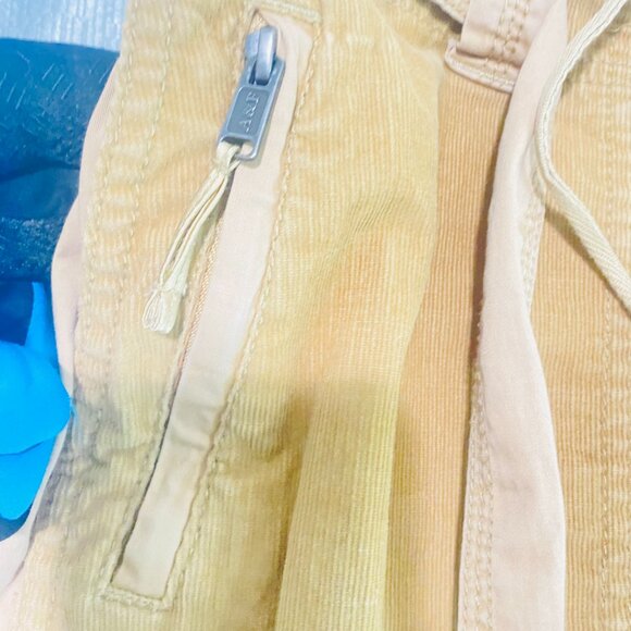 Abercrombie & Fitch Light Yellow Cargo Pants – Made in India - Size 31 - Picture 7 of 17